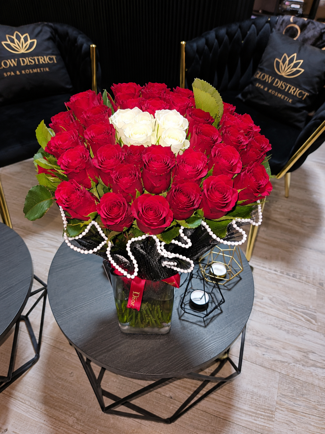 Frischer Rosenstrauß(50 Rosen) das perfekte Geschenk zum Spa-Erlebnis